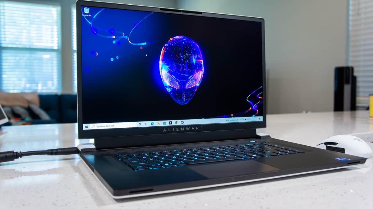 GamerForce X17 Gaming Laptop (RTX 4070 / 32 GB RAM / 1TB SSD)